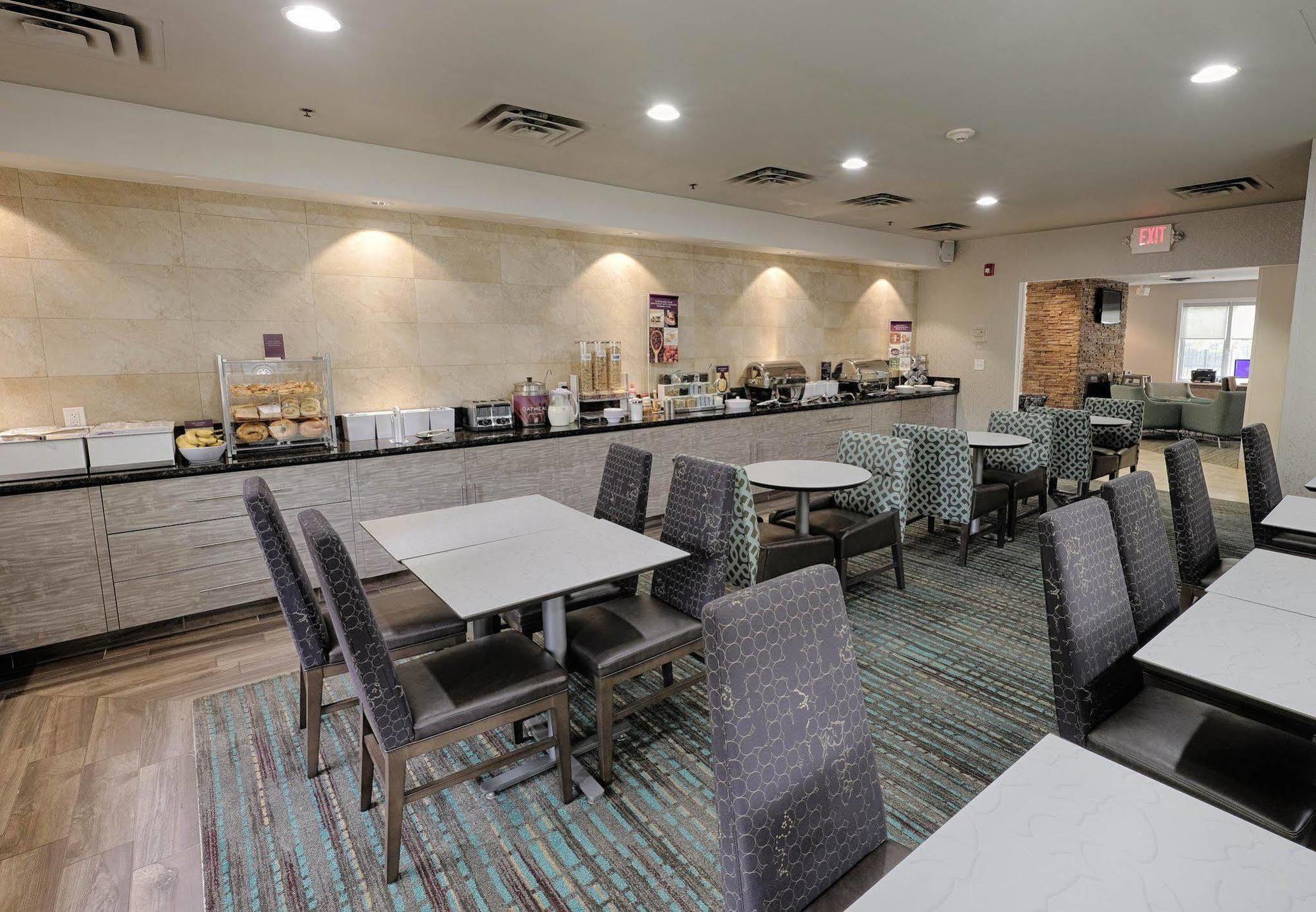 Albany Airport Inn And Suites Latham Buitenkant foto