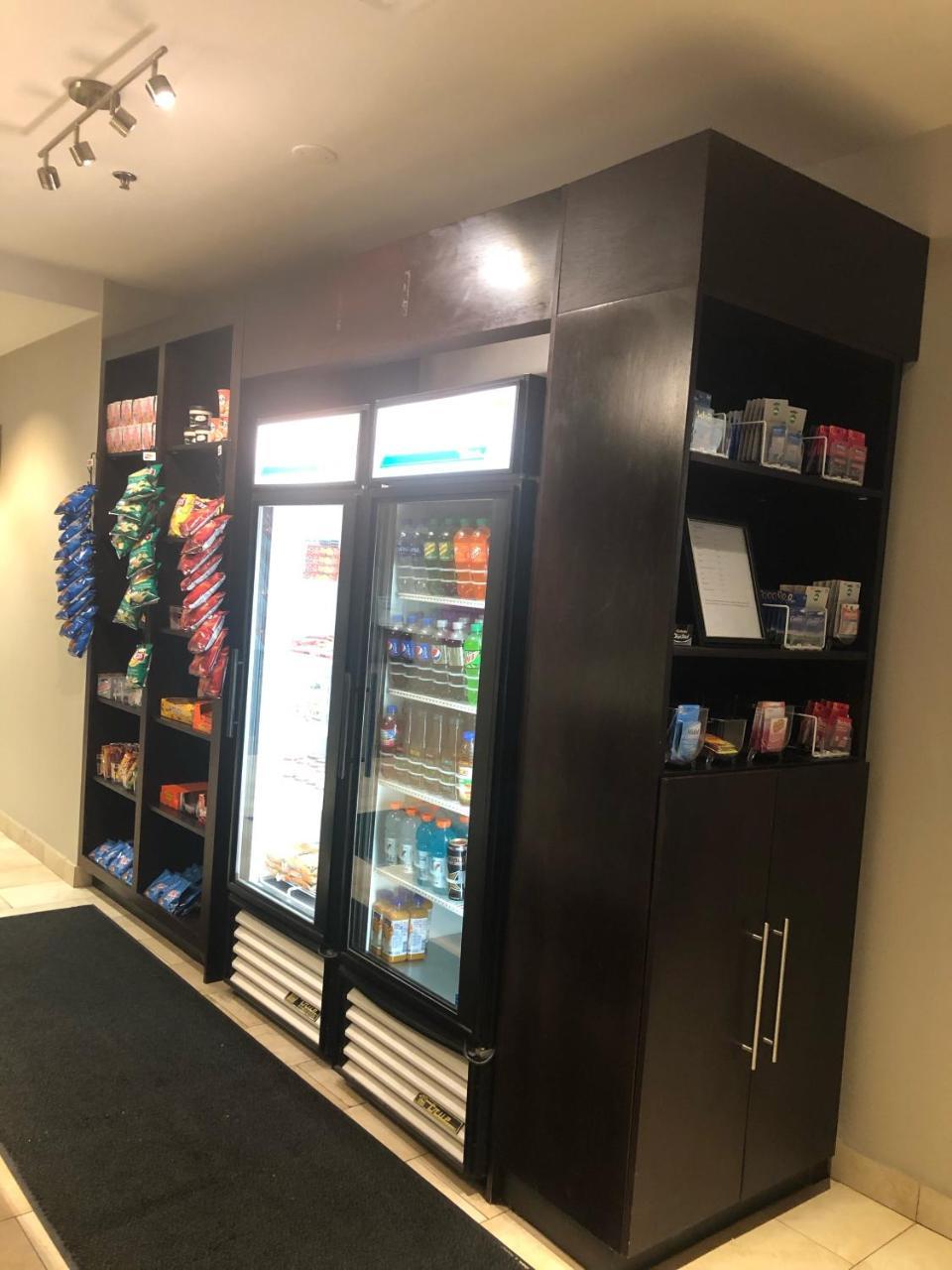 Albany Airport Inn And Suites Latham Buitenkant foto