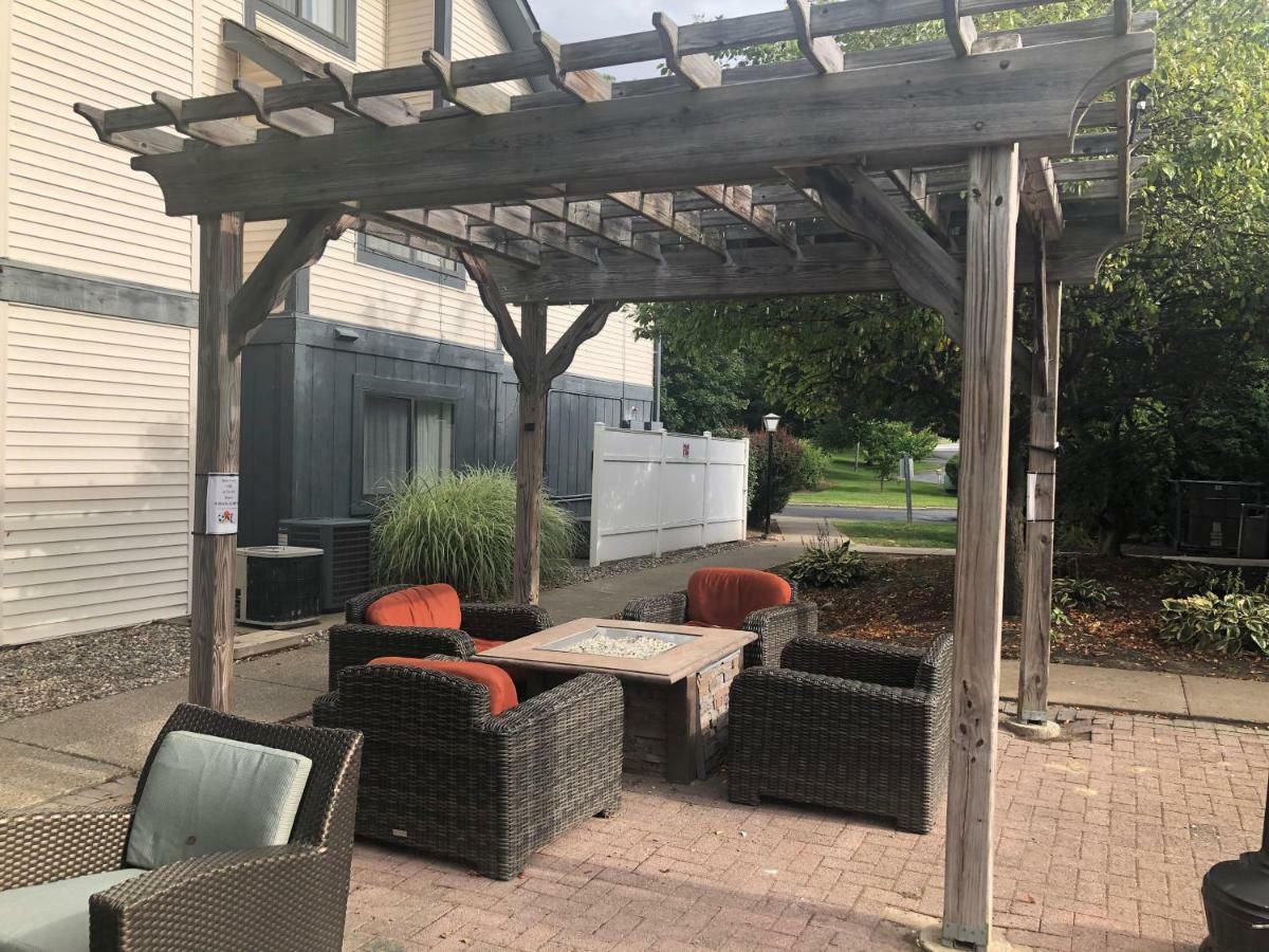 Albany Airport Inn And Suites Latham Buitenkant foto